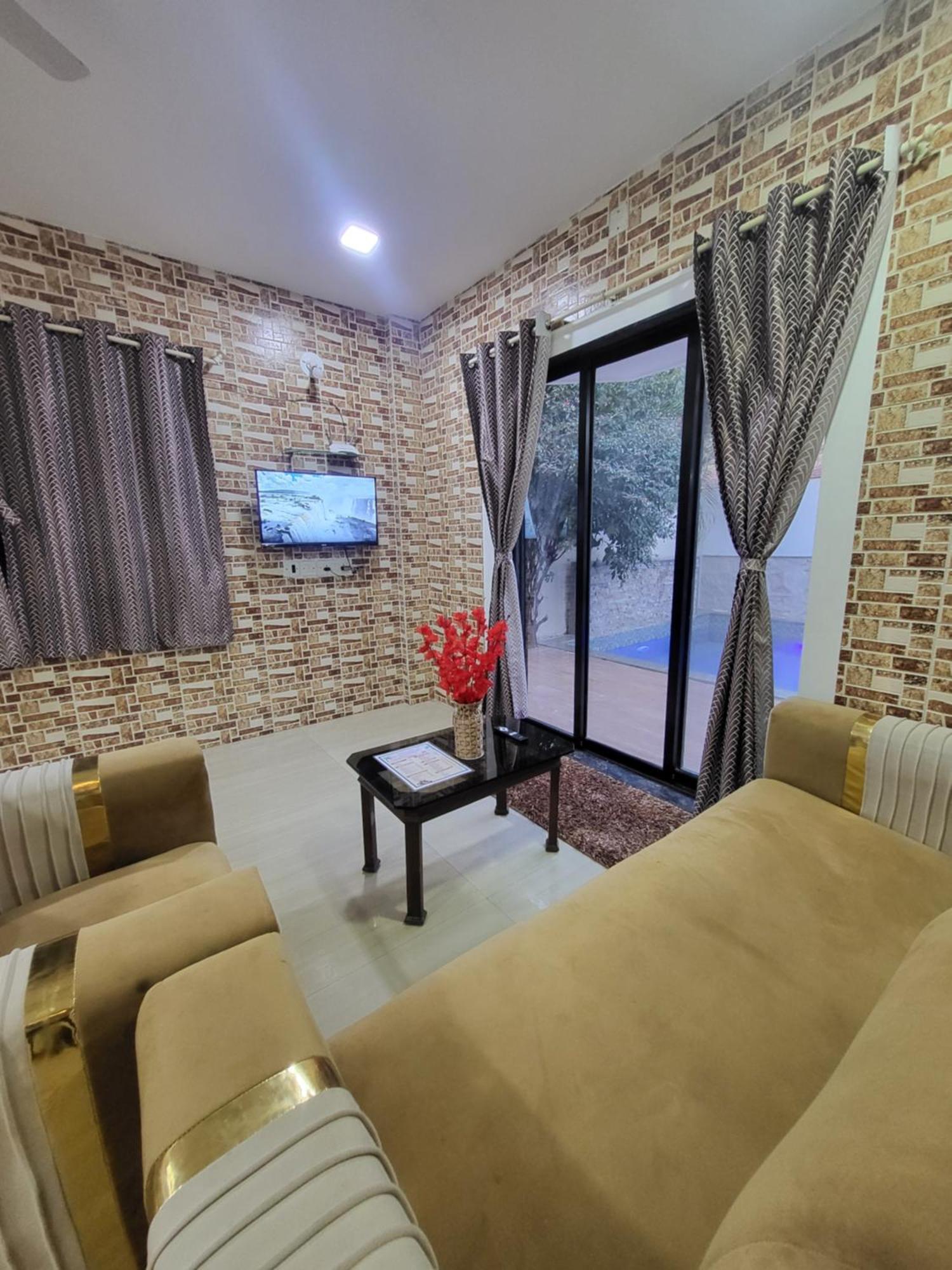 The Perfect Stays Para Disco Big Pool Cricket Turf Villa Лонавла Екстер'єр фото