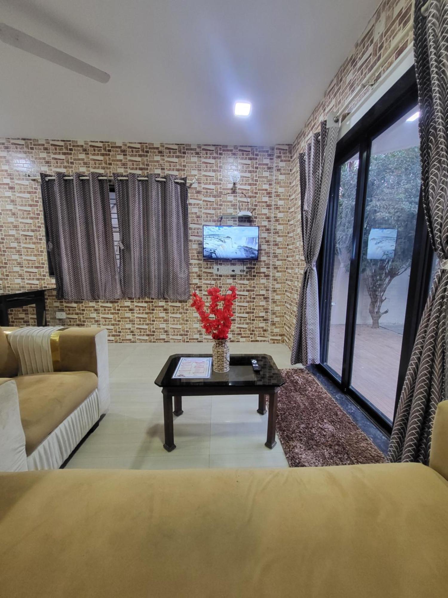 The Perfect Stays Para Disco Big Pool Cricket Turf Villa Лонавла Екстер'єр фото